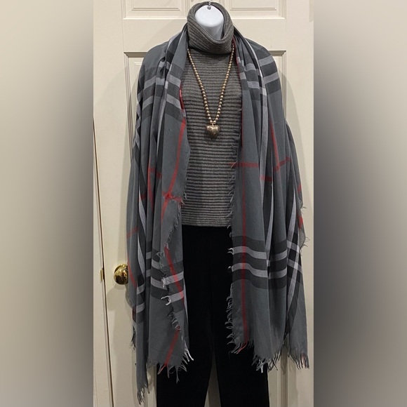 Large silver heart with a string of silver balls necklace - Picture 11 of 11